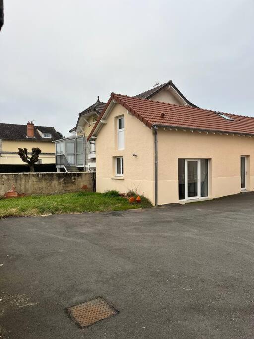 Bel Appartement A 2 Pas Du Chu Isle Exteriör bild